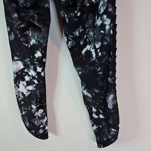 Lululemon Athletica Size 4 Black and White Cropped Leggings for Athleisure - Picture 6 of 10